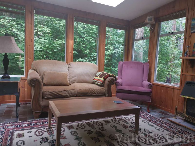 190907124038_Sunnyroom 2.jpg